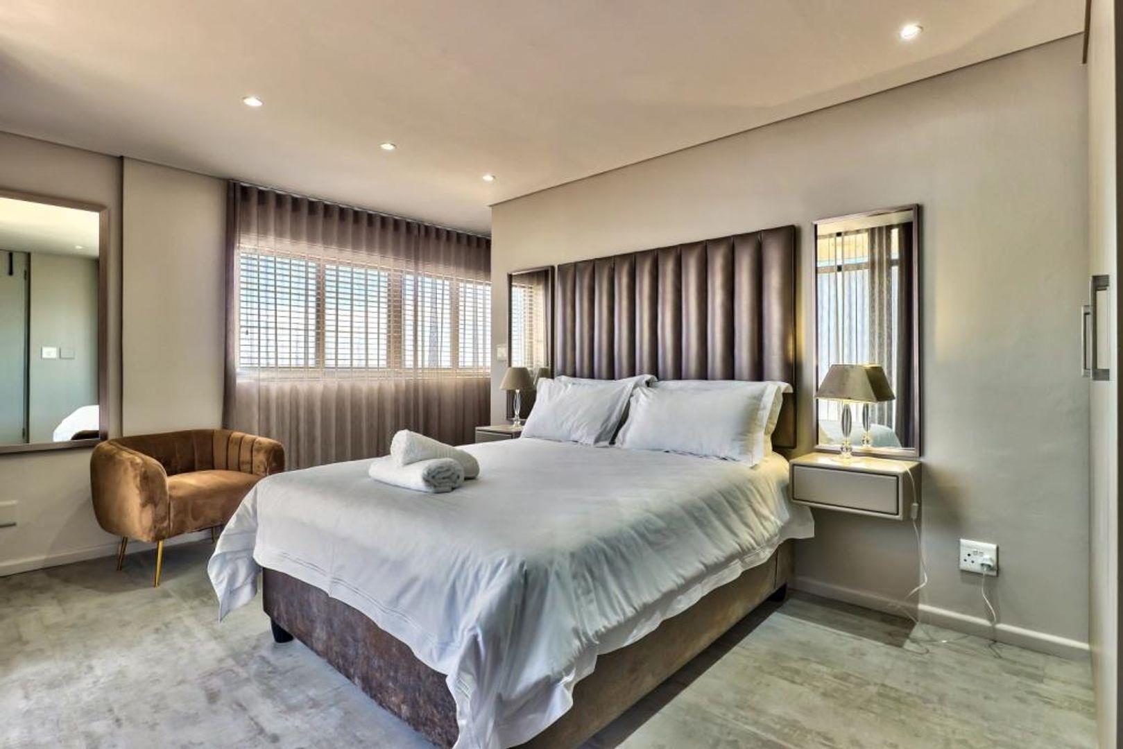 4 Bedroom Property for Sale in Bloubergrant Western Cape